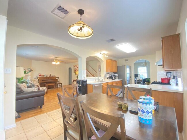 Building Photo - 3407 Beacon Hill Dr