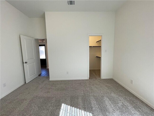 Building Photo - 205 Baralo St