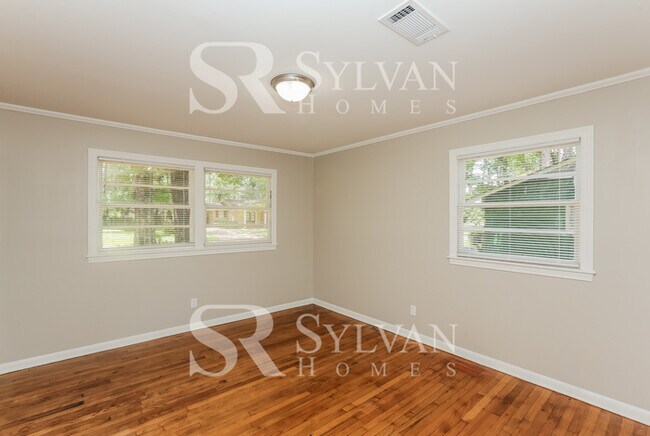 Building Photo - Feel welcome in this well-maintained 3BR 2BA