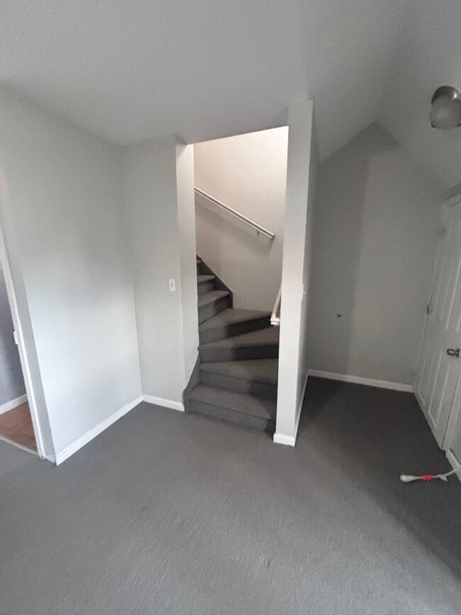 Building Photo - 173-17 Vaswani Ave