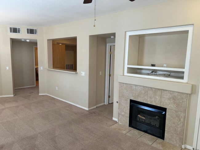 Building Photo - Rare & hard to find 2 BED & 2 BATH with ATTACHED GARAGE.
