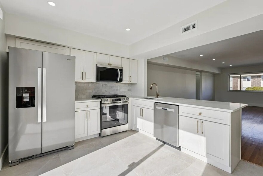 Building Photo - 1200 Bradley Ct