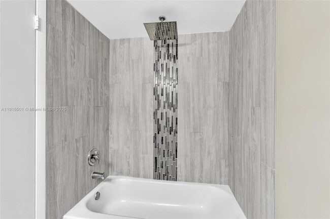 Building Photo - 2701 Riverside Dr