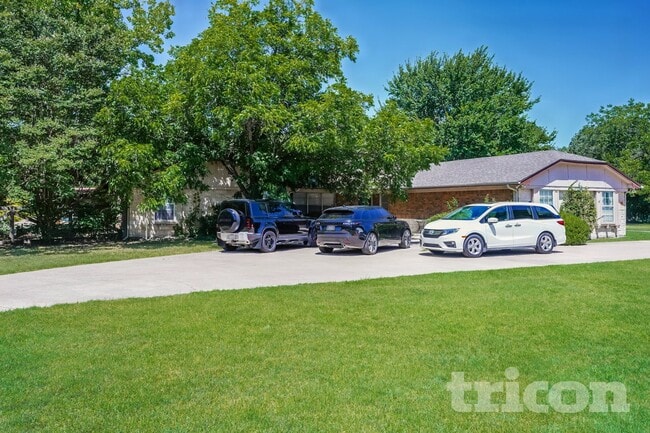 Building Photo - 156 S Pearson Ln