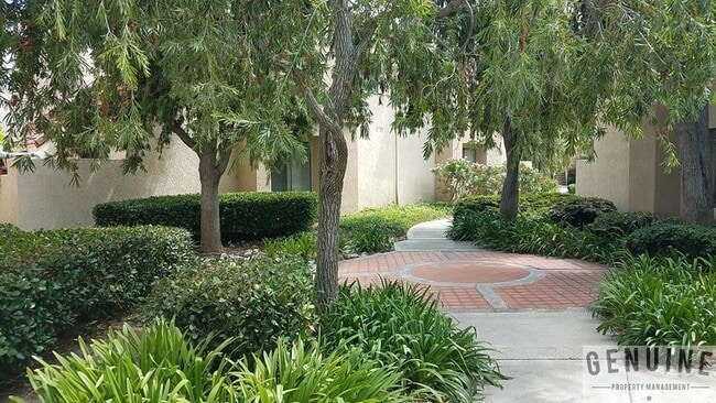 Building Photo - 2 Story 2Bd 2Ba Condo w/Vaulted Ceilings a...