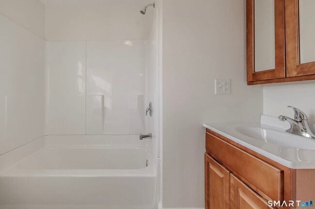 Building Photo - 11 Piney Ridge Rd