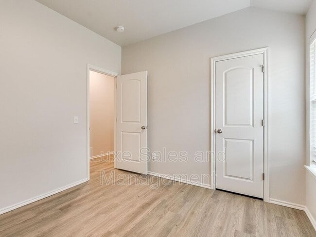 Building Photo - 10526 Utica Dr
