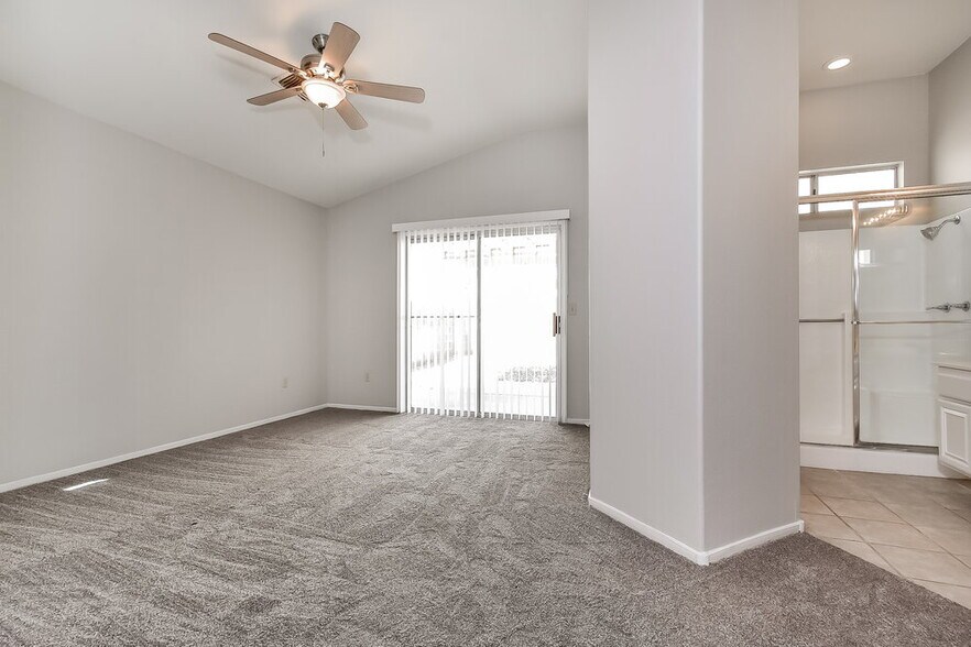 Building Photo - 5244 Del Lago Dr