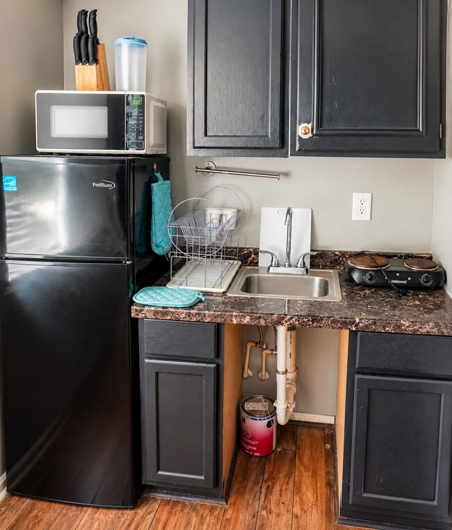 Building Photo - 2102 Oakland Ridge Dr