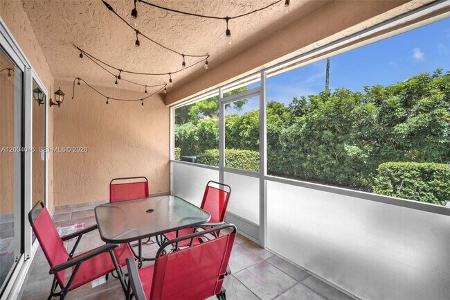 Building Photo - 10112 Royal Palm Blvd