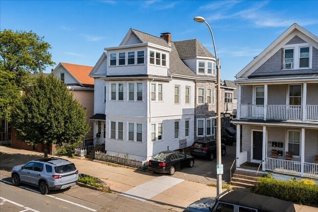 Building Photo - 547 Broadway