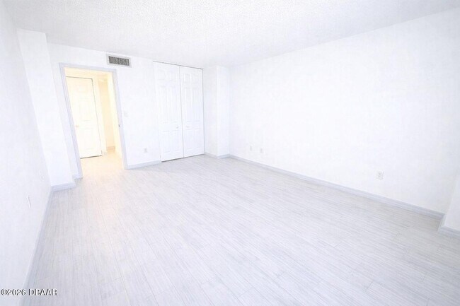 Building Photo - 3043 S Atlantic Ave