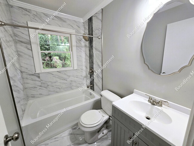 Building Photo - 2169 Rexford Dr