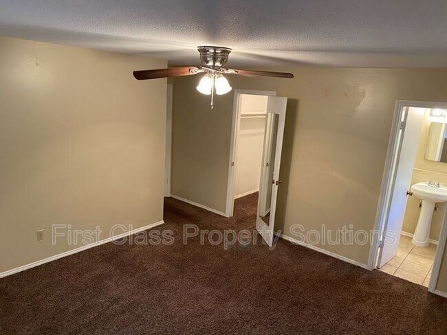 Building Photo - 6300 N Wildewood Dr