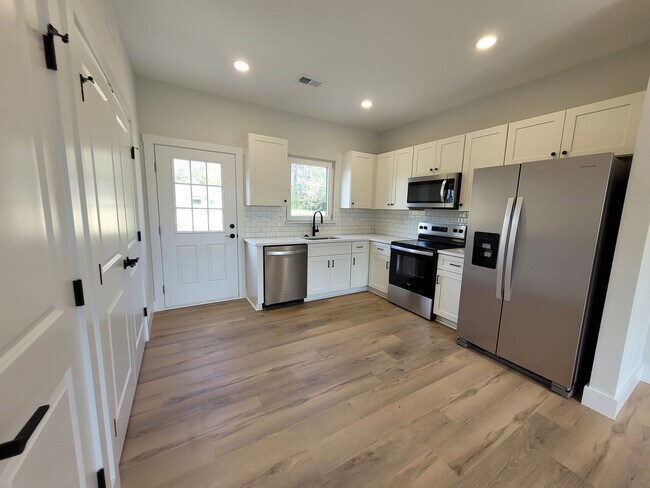 Building Photo - 1214 Pearl St