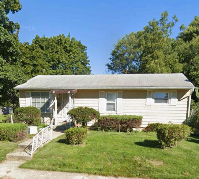 Primary Photo - 804 E Pleasant St