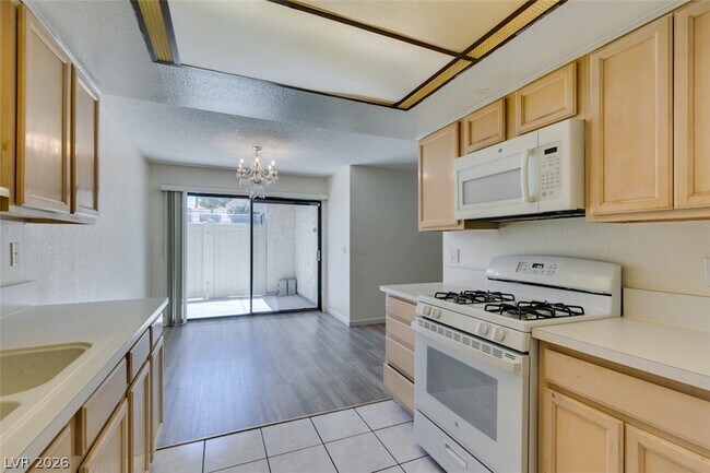 Building Photo - 2127 Pine Breeze Ln