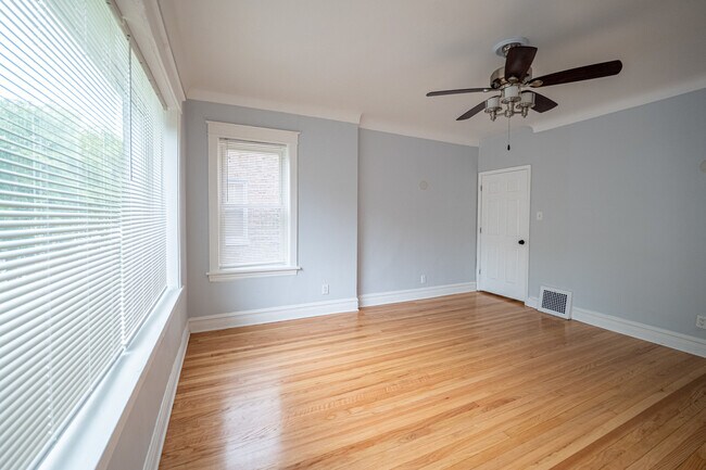 Building Photo - 1640 N Linder Ave