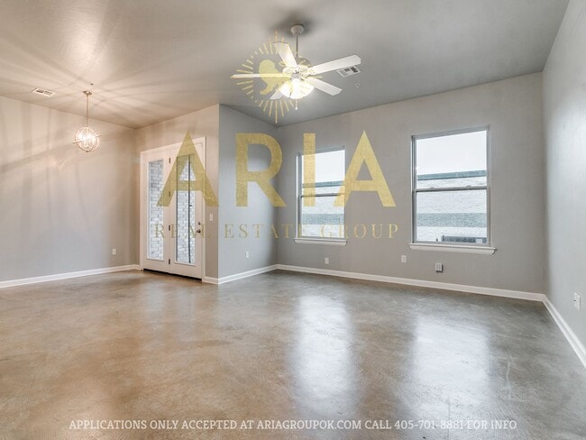 Building Photo - West Norman Urban Contemporary 3 Bed/2.5 Bath West Main Lofts Townhome Available Now!