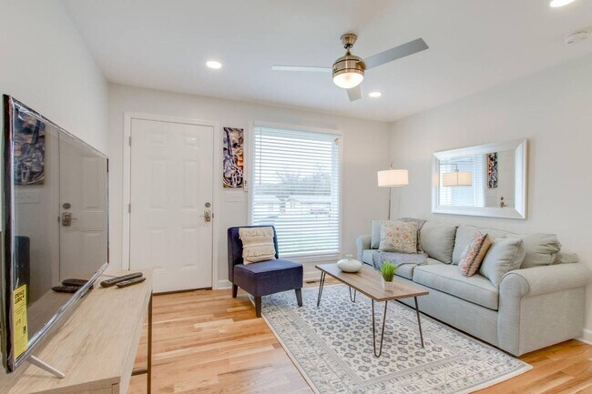 Building Photo - 6319 Thunderbird Dr