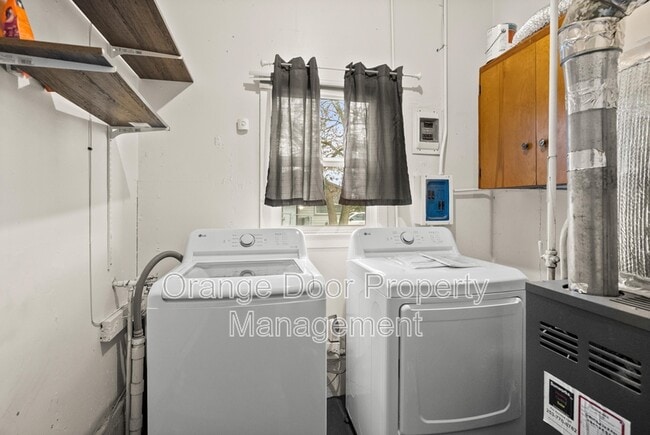 Building Photo - 51 S Arizona Ave