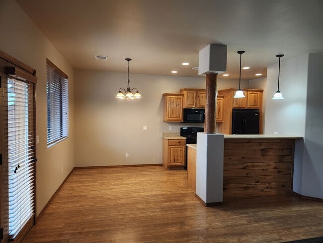 Building Photo - 200 E Malibu Dr