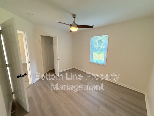Building Photo - 4013 Inglehurst Dr