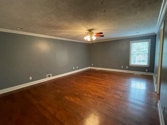 Building Photo - 222 Lakewood Cir