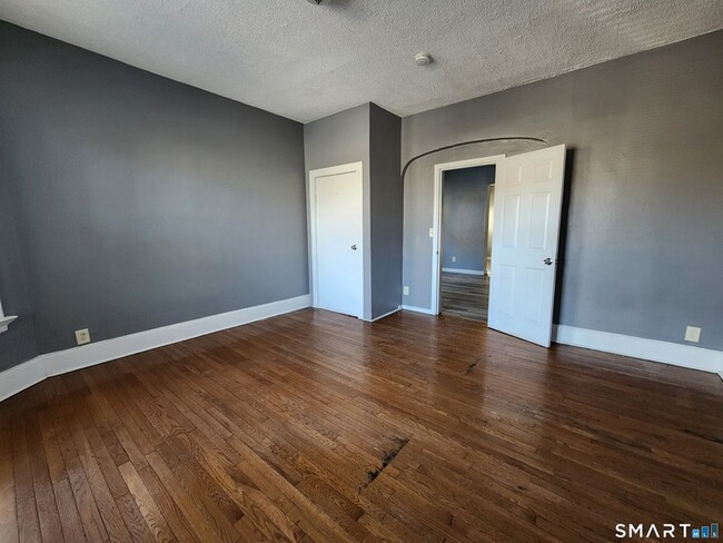 Building Photo - 538 Howard Ave