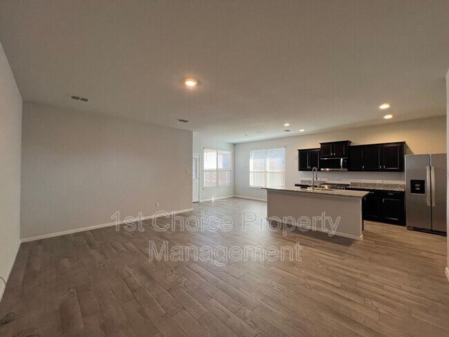 Building Photo - 9608 New Bern Dr