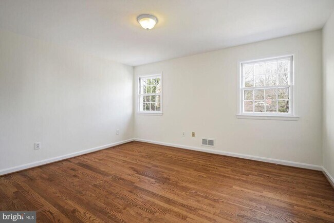 Building Photo - 5801 Hillburne Way