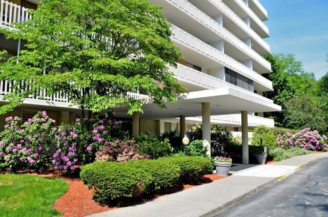 Highland House - Highland West Apartments