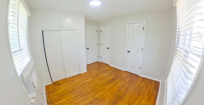Building Photo - 3D Tour Available - Recently Remodeled + Fenced-in Yard + Washer & Dryer! Available October 3rd!