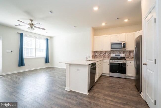 Primary Photo - 172 Mazzeo Dr