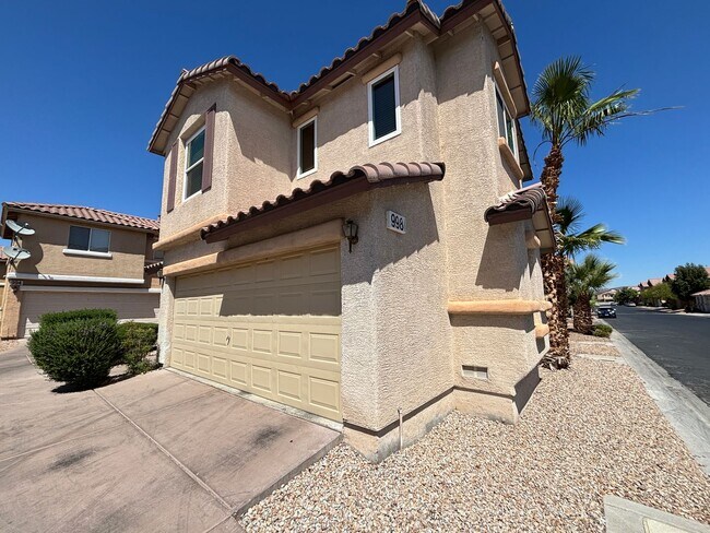 Building Photo - Beautiful 5Bed/2.5Bath/2Car home located near Seven Hills