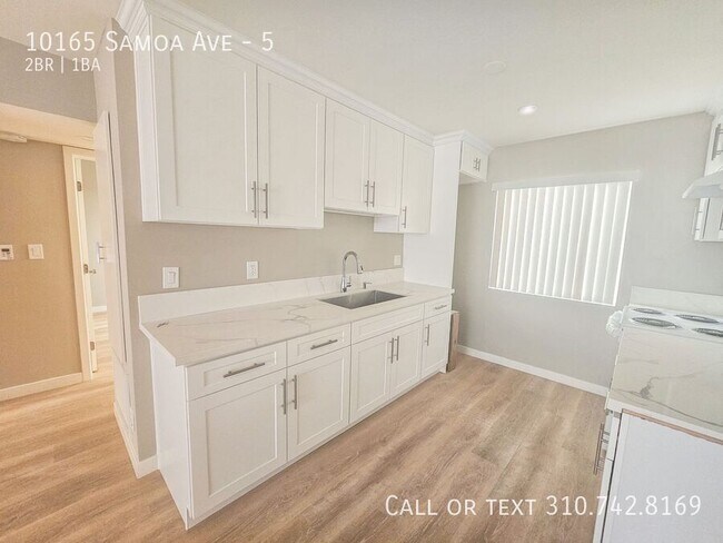 Building Photo - 10165 Samoa Ave