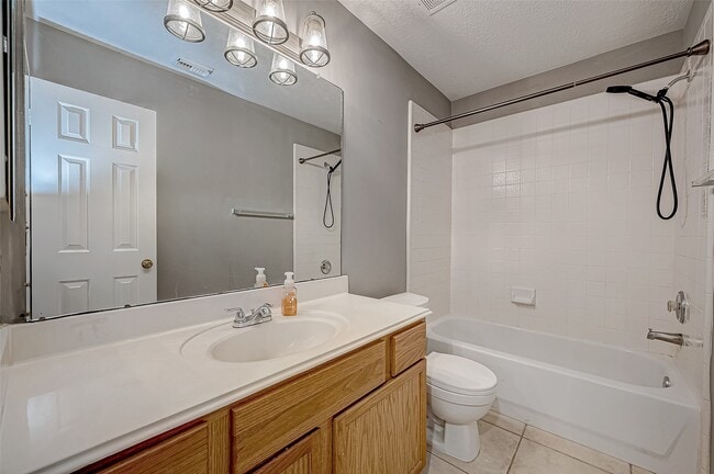 Building Photo - 6807 Catarina Cir