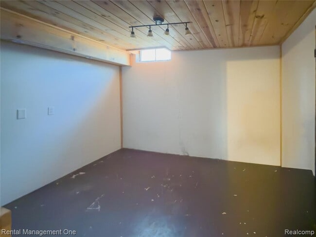 Building Photo - 2419 Walter Dr