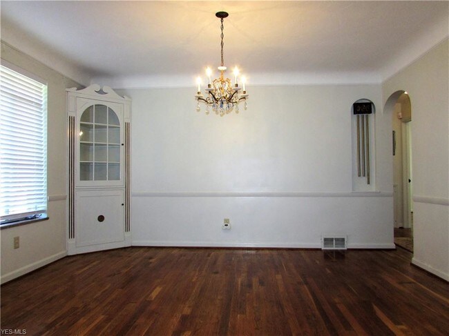 Building Photo - 11509 Lake Ave