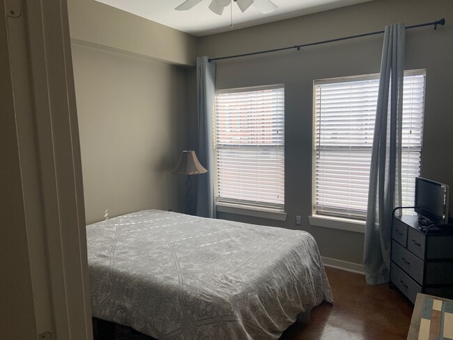 Building Photo - Fully Furnished Midtown Nashville Apartment