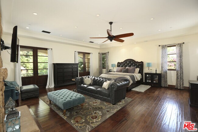 Building Photo - 4718 White Oak Ave