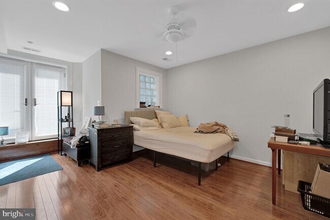 Building Photo - 1203 Girard St NW