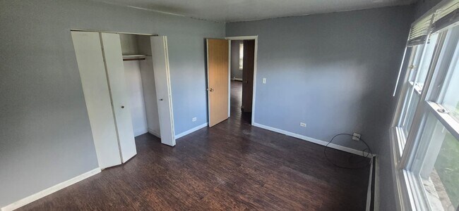 Building Photo - 11 S Whispering Hills Dr
