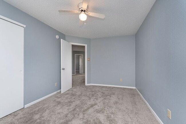 Building Photo - Large 4 Bedroom in Fishers!