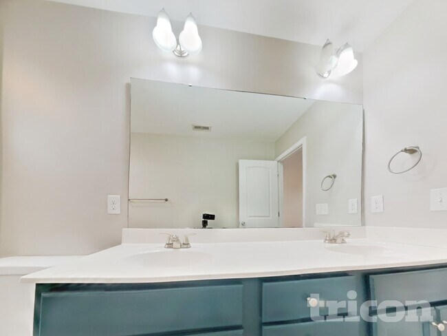 Building Photo - 15 Coswell Ct