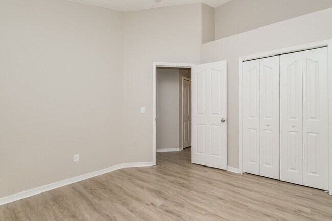 Building Photo - 5660 Paddock Trail Dr