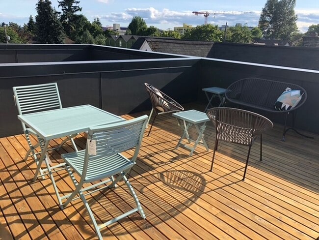 Building Photo - Gorgeous Townhome in Sunny Judkins Park-25...