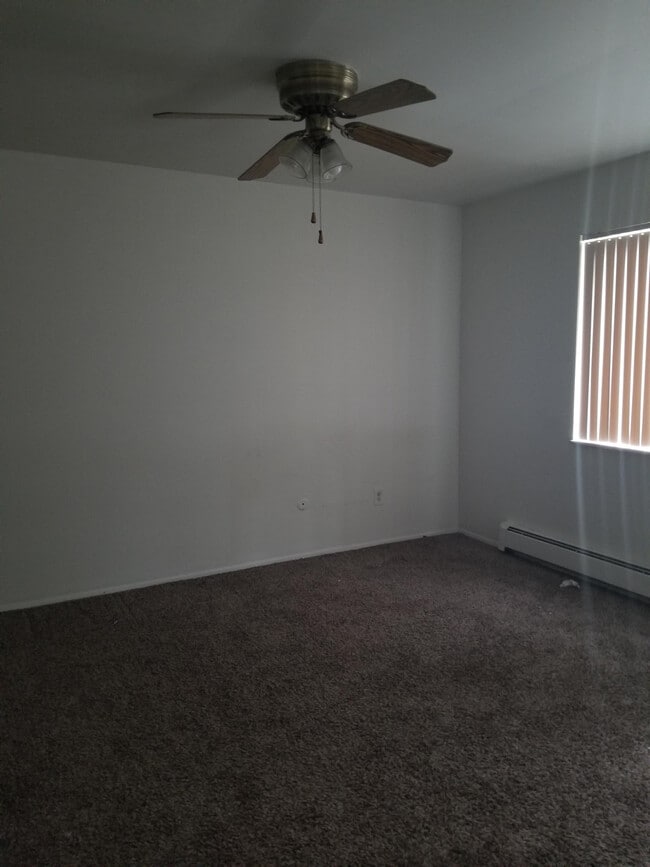 Building Photo - 1820 Axtell Dr