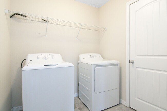 Building Photo - Stunning 4bed /3.5 bath Home For Rent at W...