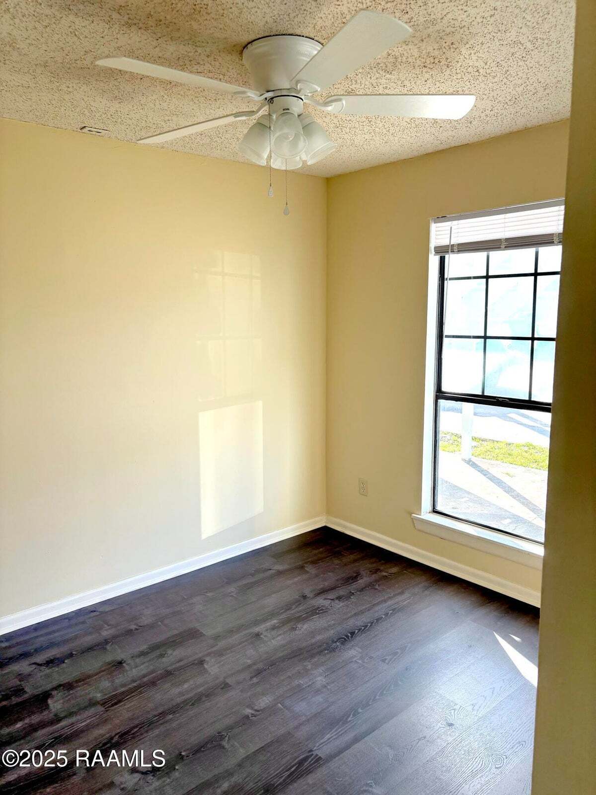 Building Photo - 103 Brutus Dr